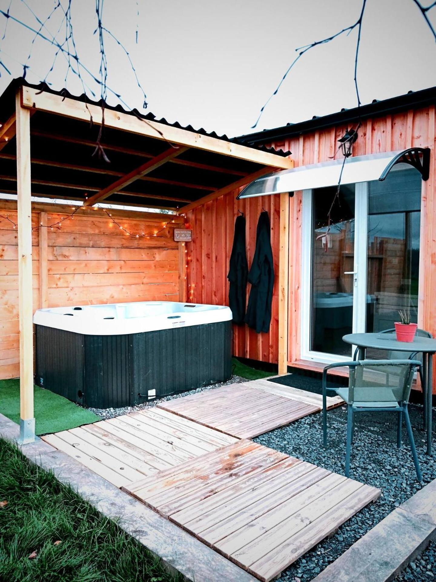 Chalet Cosy Avec Option Jacuzzi Saint-Genes-de-Fronsac Exteriér fotografie