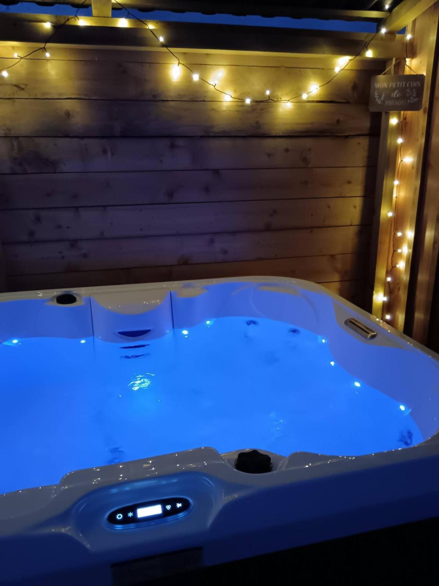 Chalet Cosy Avec Option Jacuzzi Saint-Genes-de-Fronsac Exteriér fotografie